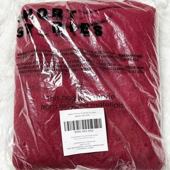 SHORT STORIES Travel Blanket - Ruby Wine - Picture 7 of 9